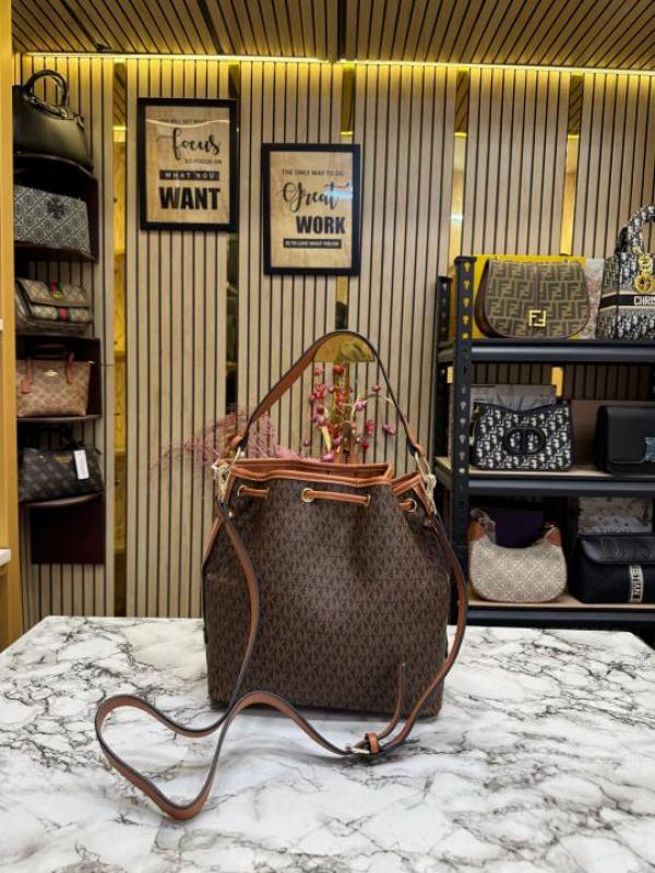 Michael Kors Maeve Medium Bucket Bag With Dust Bag Coffee Brown 100829