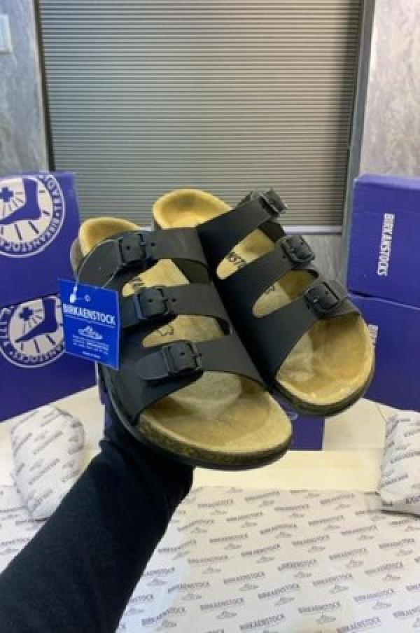BIRKENSTOCK BLACK SLIDE