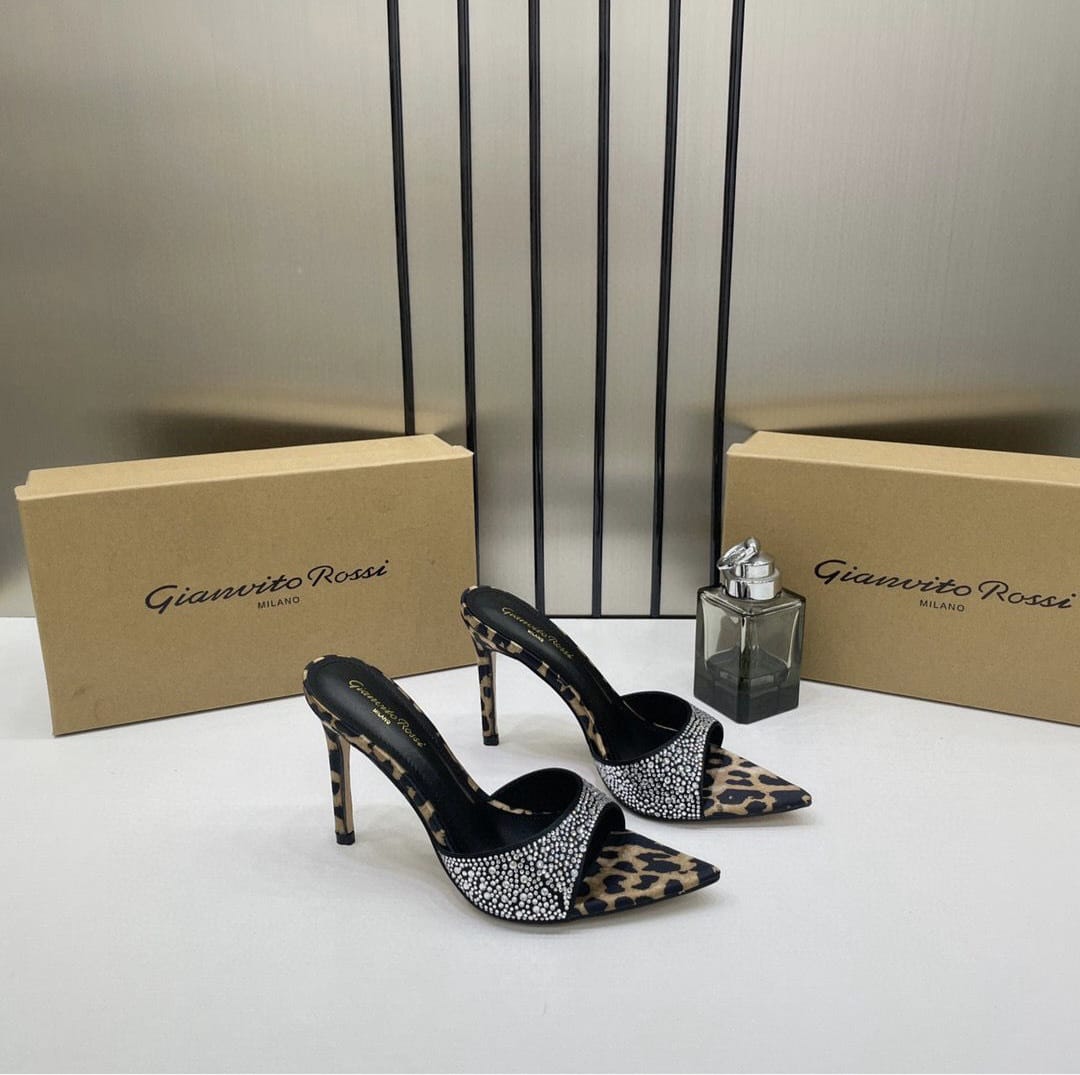 Gianvito Rossi Pointed Toe Heel For Her With Original Box