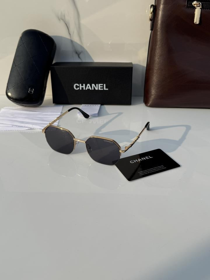 Chanel 507 gold black