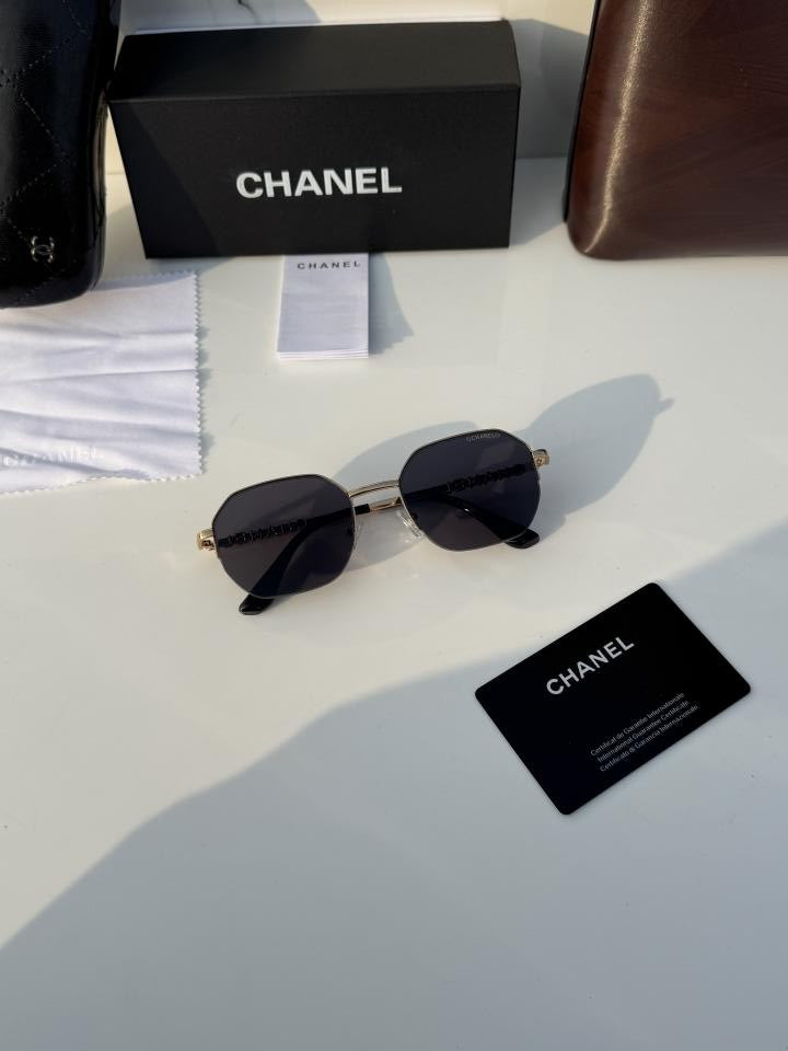 Chanel 507 gold black