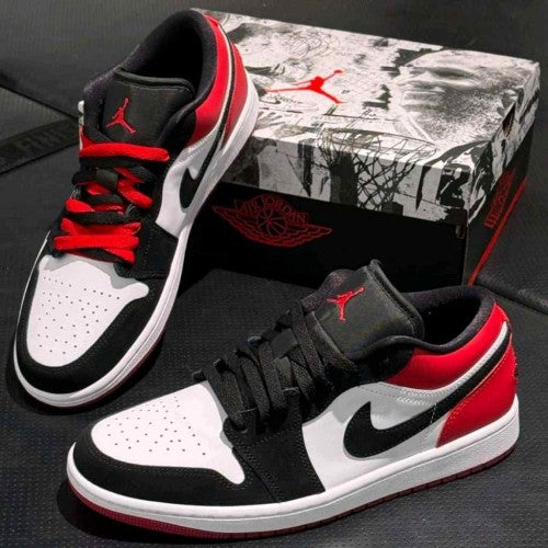 Air Jordan 1 Low Black Toe 2026 467