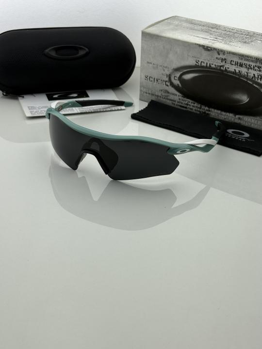 Oakley 9495 blue black prizm polarized lens