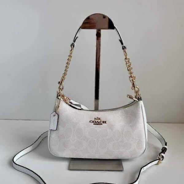 Coach Teri White Shoulder Bag With OG Box Dust Cover & Carry Bag White