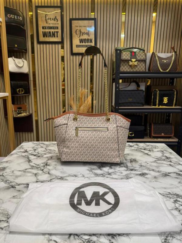 Michael Kors Jet Set Travel Chain Shoulder Tote Bag Witch Dust Bag (70199 Beige)