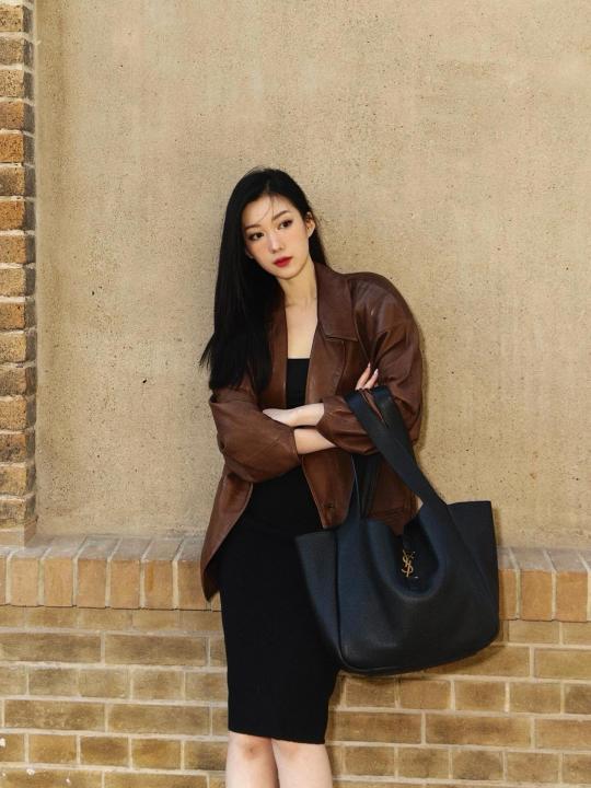 YSL Saint Laurent Le 5 7 Bea Textured leather Black Tote With Dust Cover Carry Bag 6166