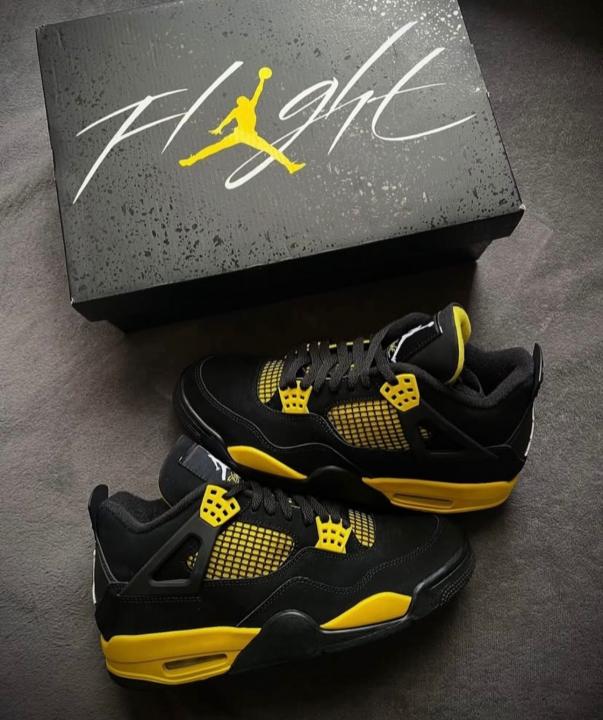 Nike Air Jordan Retro 4 THUNDER YELLOW SEMI UA
