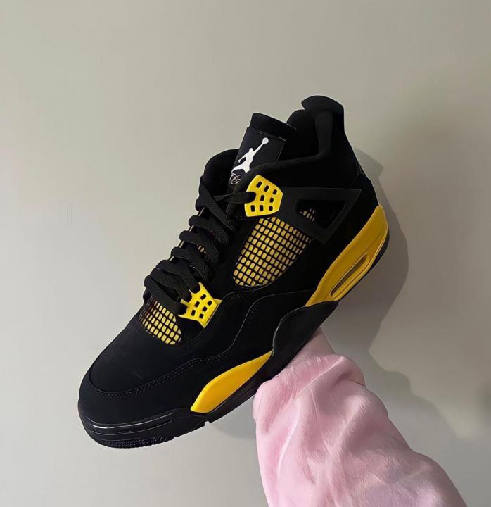 Nike Air Jordan Retro 4 THUNDER YELLOW SEMI UA