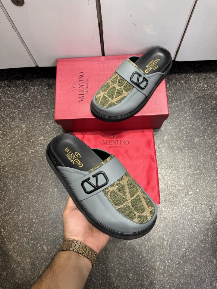 Valentino Garavani VLogo Signature Slipons