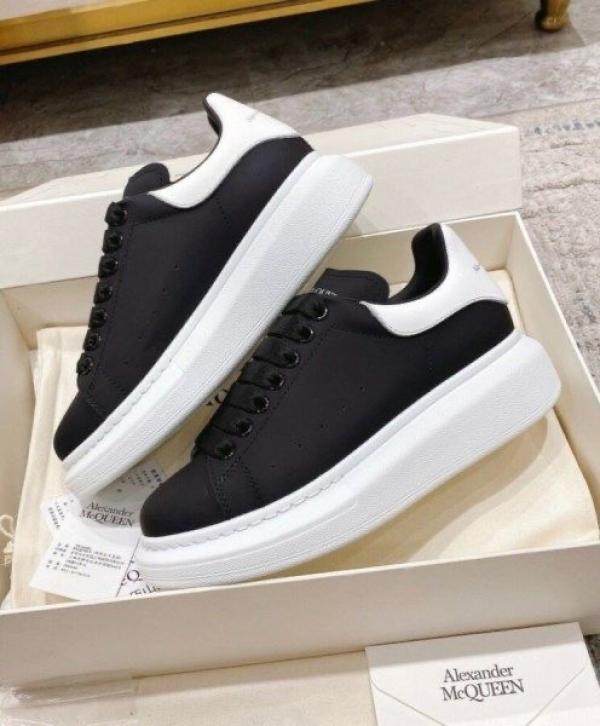 Alexander McQueen Sneakers With Card Bill carry Bag & Og Box