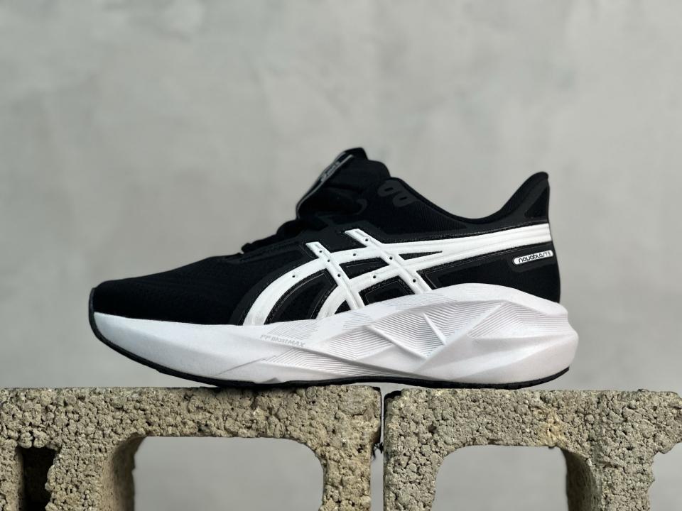 Asics Novablast 5 Track Club Black