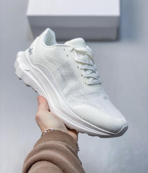 Alo Yoga Runner Triple White
