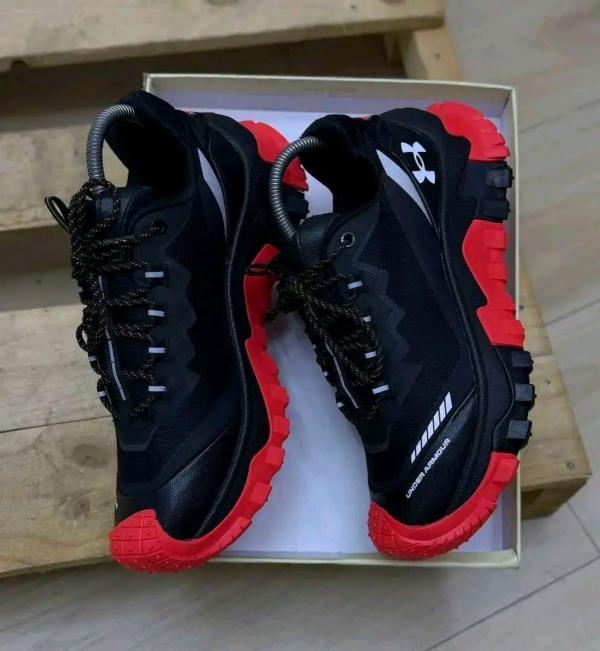 Under Armour Athletic Hiking Black Red