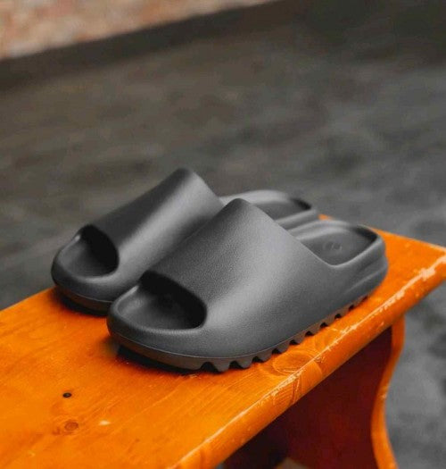 ADIDAS YEEZY SLIDES ONYX SEMI UA