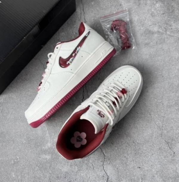 NIKE AIR FORCE 1 VALENTINE 2025 FOR HER