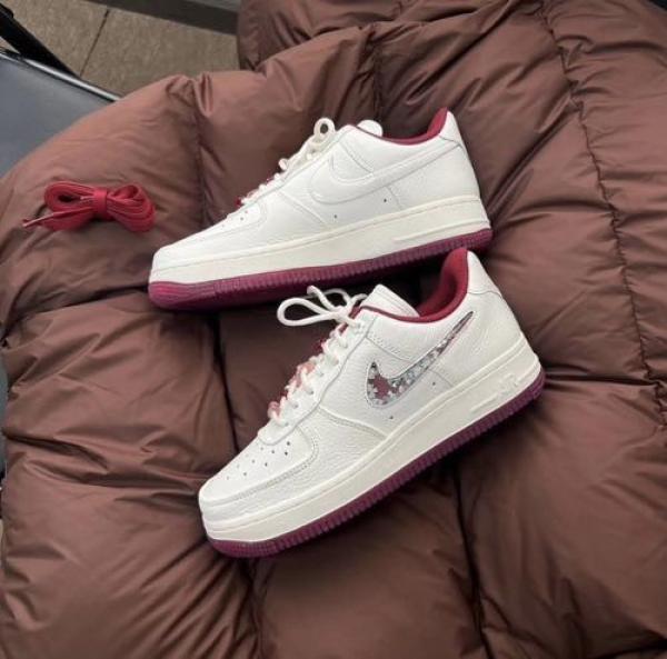 NIKE AIR FORCE 1 VALENTINE 2025 FOR HER