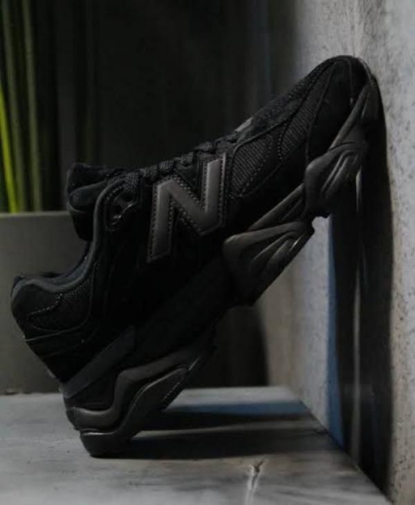 New Balance 9060 All Black