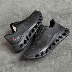 On Cloud tilt Triple Black