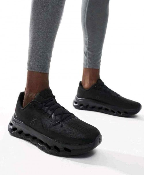 On Cloud tilt Triple Black