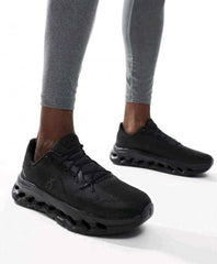 On Cloud tilt Triple Black