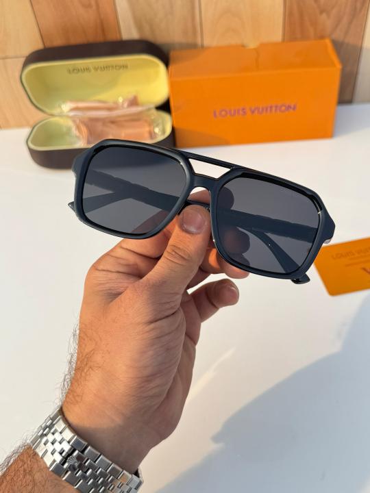 Louis Vuitton  2687 black gold