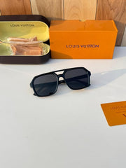 Louis Vuitton  2687 black gold