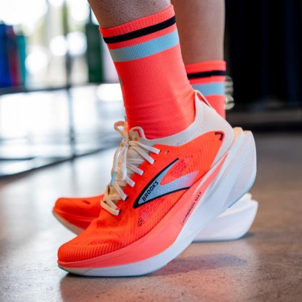 Brooks Hyperion Max 3 Coconut Fiery Coral Atomizer