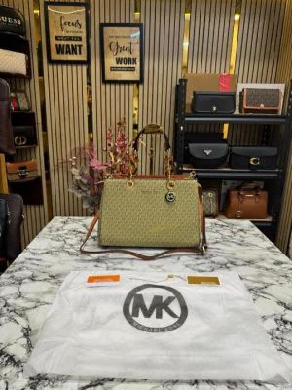 Michael Kors Cynthia Signature Satchel Bag With Dust Bag (Apricot)