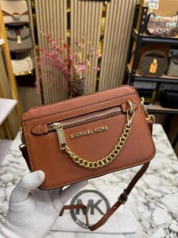 MICHAEL KORS JET SET CAMERA CROSSBODY WITH SLING WITH OG BOX AND DUSMICHAEL_KORS JET SET CAMERA CROSSBODY WITH SLING WITH OG BOX AND DUST BAG (FULL BROWN)T BAG (BROWN)