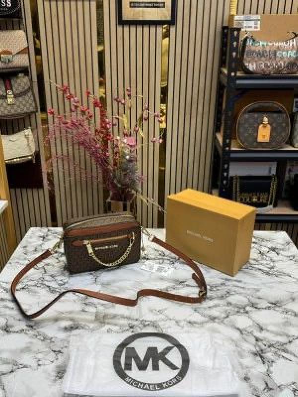 MICHAEL KORS JET SET CAMERA CROSSBODY WITH SLING WITH OG BOX AND DUST BAG (BROWN)