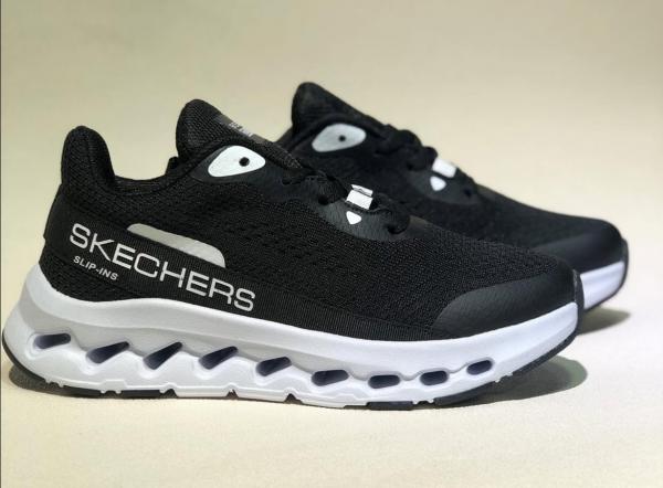 Skechers Max Cushioning Glide-Step - A Slip-ins running shoes