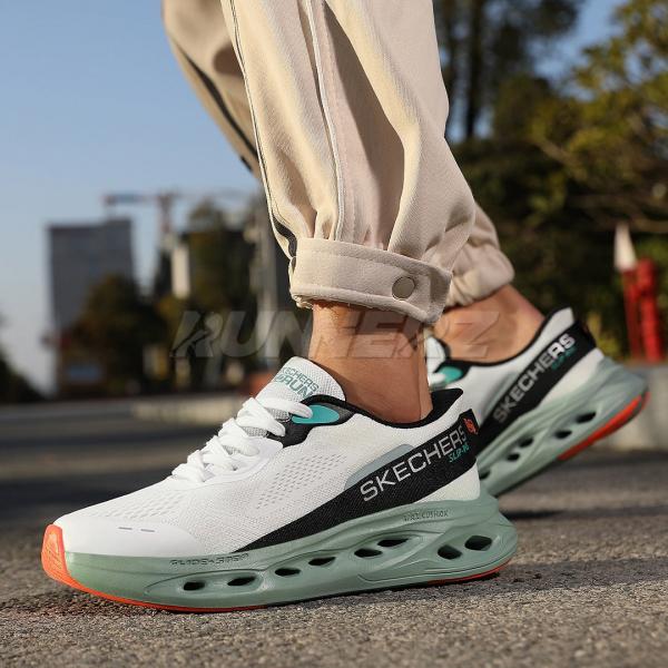 Skechers Max Cushioning Glide-Step - A Slip-ins running shoes