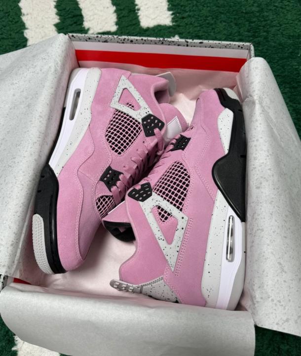 semi UA WMNS Air Jordan 4 Retro Orchid fixed