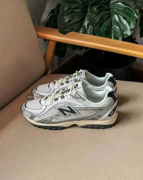 New Balance 204L Silver Black Metallic