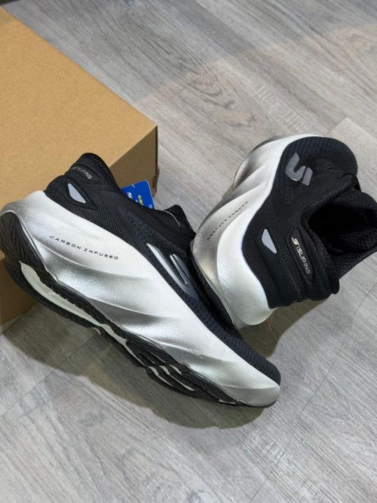 SKECHERS aero burst black
