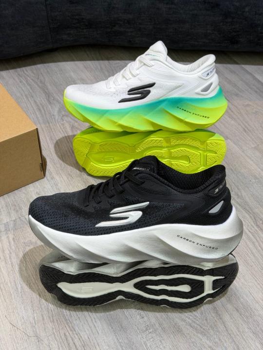 SKECHERS aero burst black