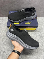 Skechers Go Walk Slip on Sneaker Black A11