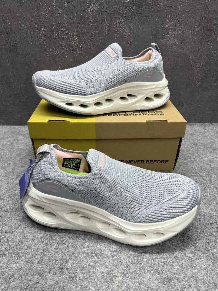 WMN Skechers Glide-Step Max Cushioning Grey White 2031