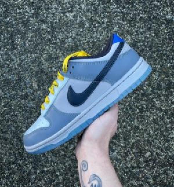 SB Dunk Low north carolina