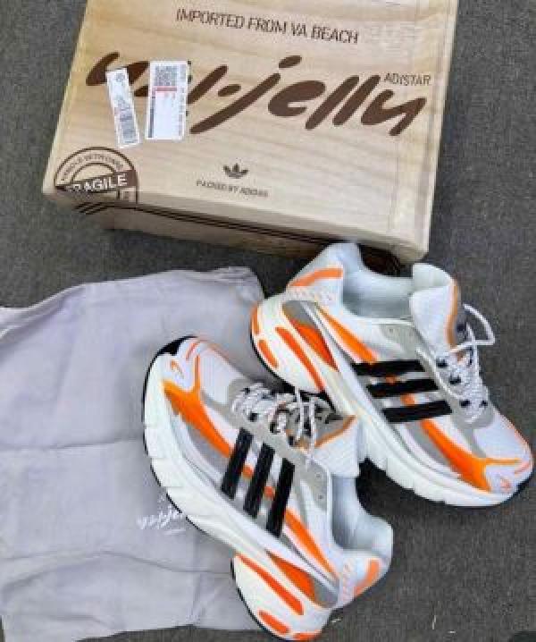 Pharrell Williams x adidas Jellyfish Blanc orange