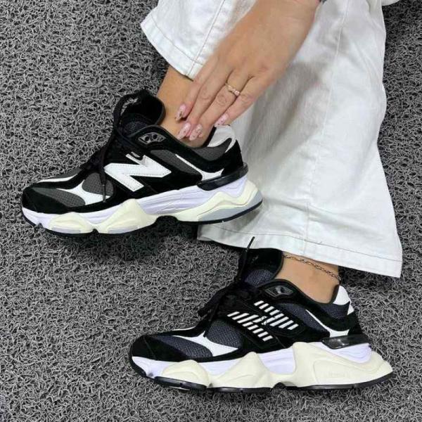 New Balance Black White 420
