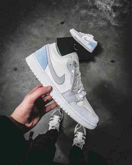 jordan retro 1 low PARIS
