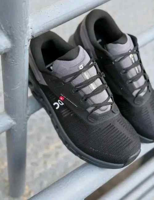 On Cloud stratus 3  Black