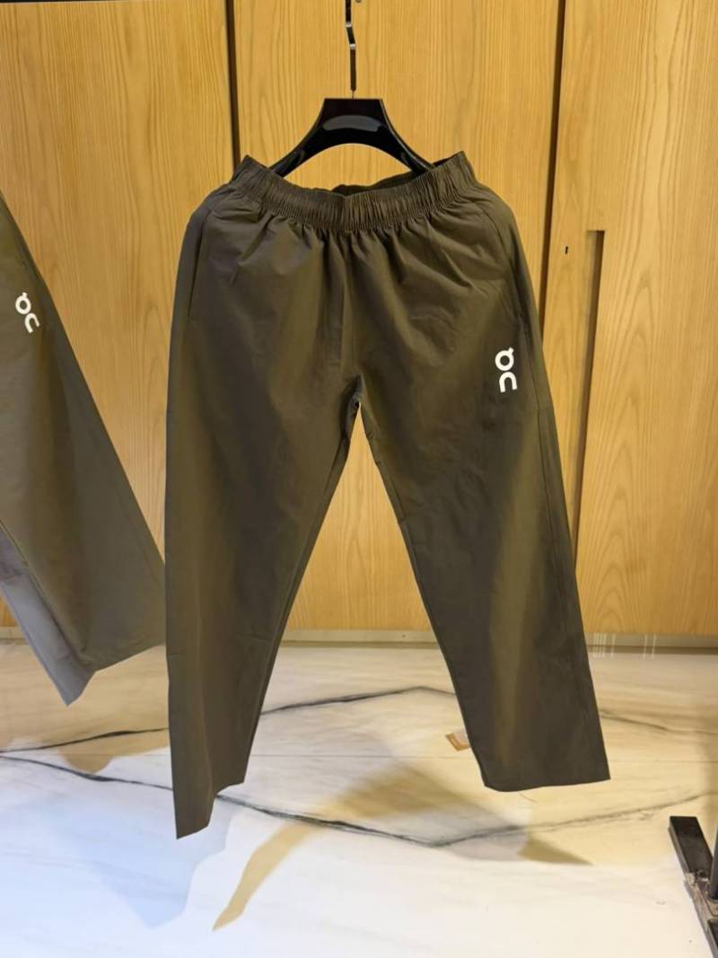 On Cloud IMPORTED STORE ARTICLE TRACK PANT DARK GREEN
