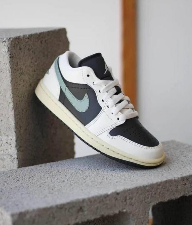 Nike Air Jordan Retro 1 Low Jade Smoke