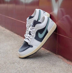 Nike Air Jordan Retro 1 Low Jade Smoke
