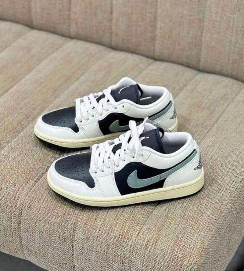 Nike Air Jordan Retro 1 Low Jade Smoke
