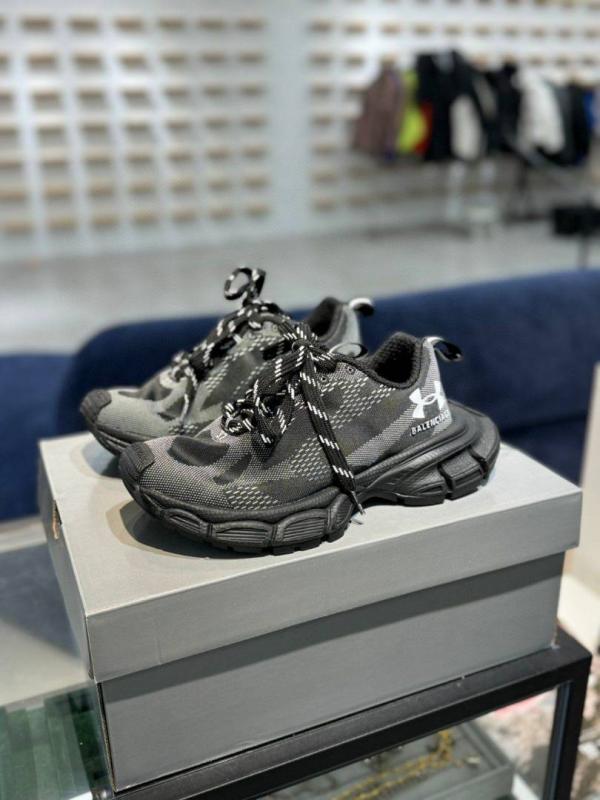 BALENCIAGA 3XL X UNDER ARMOUR BLACK
