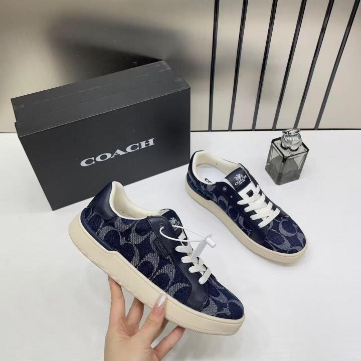 WMN Coach Clip Court Sneaker Navy signature canvas