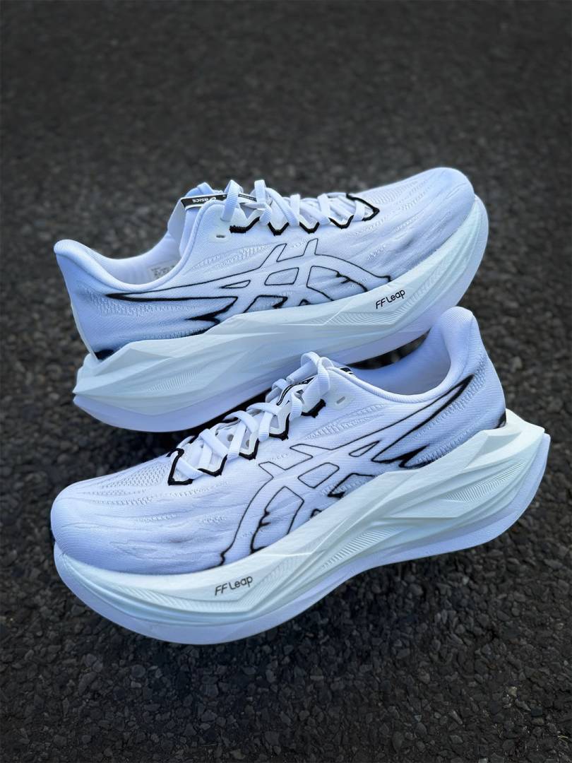 ASICS Superblast 3 white and black